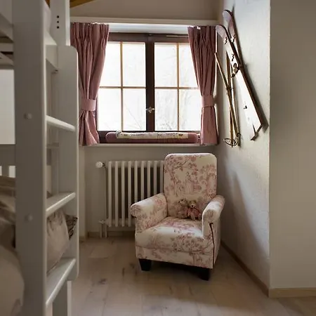 Luxury Chalet With Sauna, Hot Tub And Mountain View Close To Slopes Chalet *