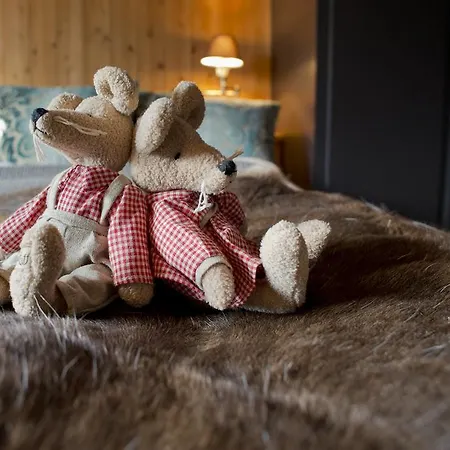 Chalet Luxury Chalet With Sauna, Hot Tub And Mountain View Close To Slopes *