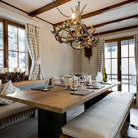 Dağ evi Luxury Chalet With Sauna, Hot Tub And Mountain View Close To Slopes Klosters