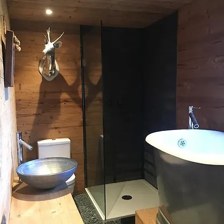 Luxury Chalet With Sauna, Hot Tub And Mountain View Close To Slopes *